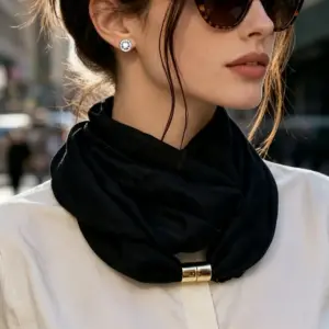 Loop Schal Damen warm mit goldfarbener Metallklammer – Bild 2