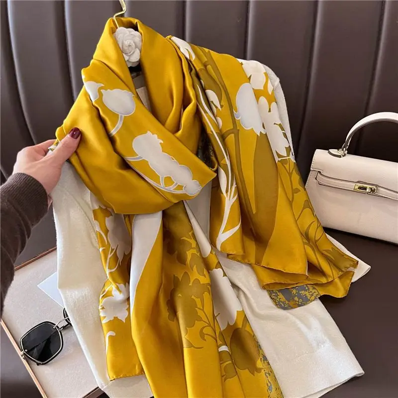 Langer Schal Damen mit Blumenmuster und Satin-Glanz – Bild 2