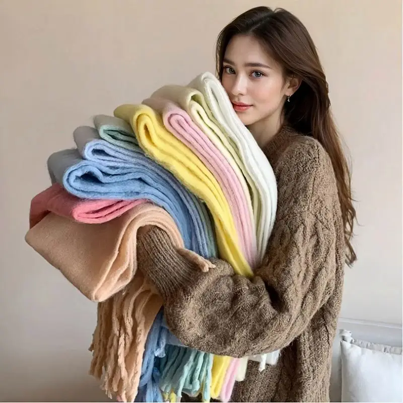 Schal Damen Winter schwarz, flauschig mit langen Fransen – Bild 2