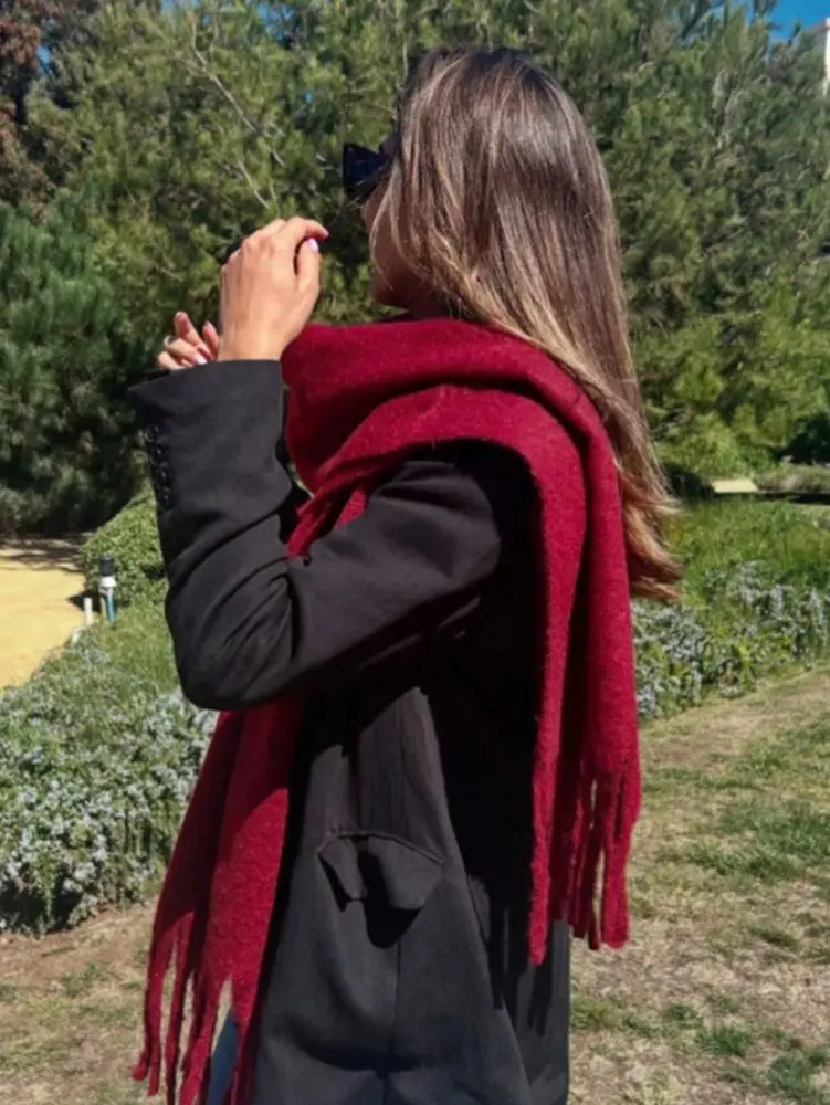 Damen Schal weiß, großer Fransenschal mit flauschiger Optik – Bild 2