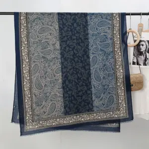 02-53 Schal Damen mit Paisleymuster, breiter Bordüre und Fransenkante – Bild 2