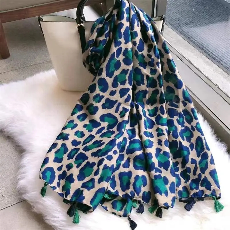 Schal Damen Winter groß mit Leopardenmuster und Quasten – Bild 4