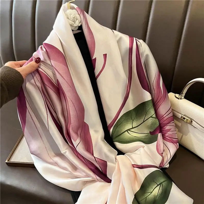 Langer Schal Damen mit Blumenmuster und Satin-Glanz – Bild 5