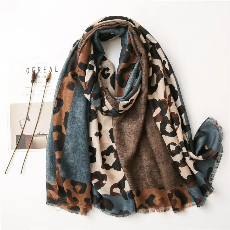 Schal Damen Winter groß mit Leopardenmuster und Quasten – Braun – Leo blau