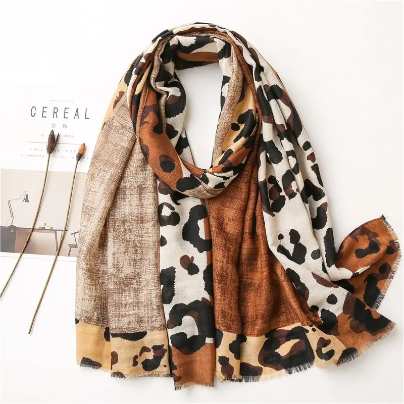 Schal Damen Winter groß mit Leopardenmuster und Quasten – Camel