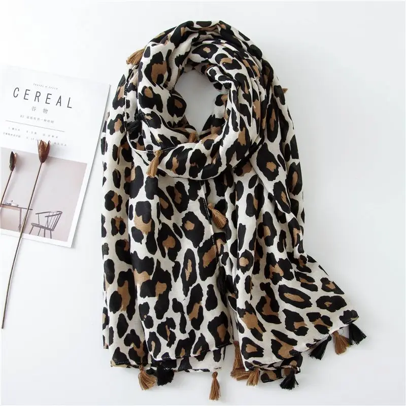 Schal Damen Winter groß mit Leopardenmuster und Quasten – Beige – Leo