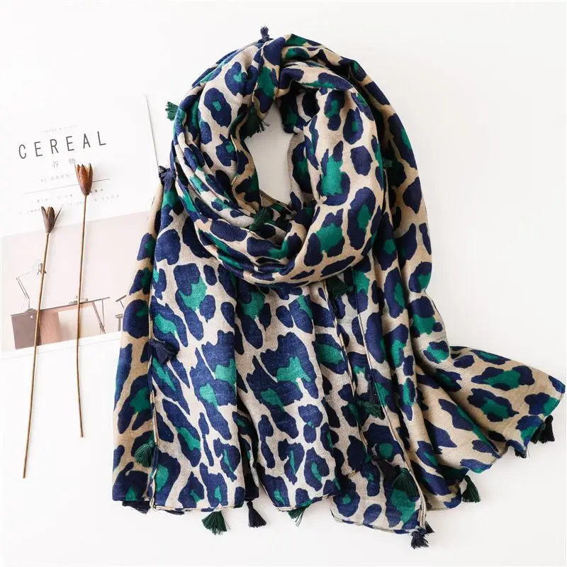 Schal Damen Winter groß mit Leopardenmuster und Quasten – Blau – Leo grün