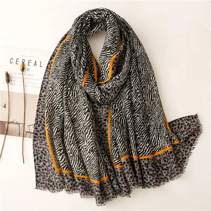 Schal Damen Winter groß mit Leopardenmuster und Quasten – Grau – Zickzack