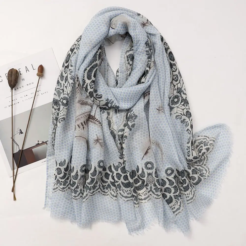Schal Damen Winter groß mit Leopardenmuster und Quasten – Hellblau