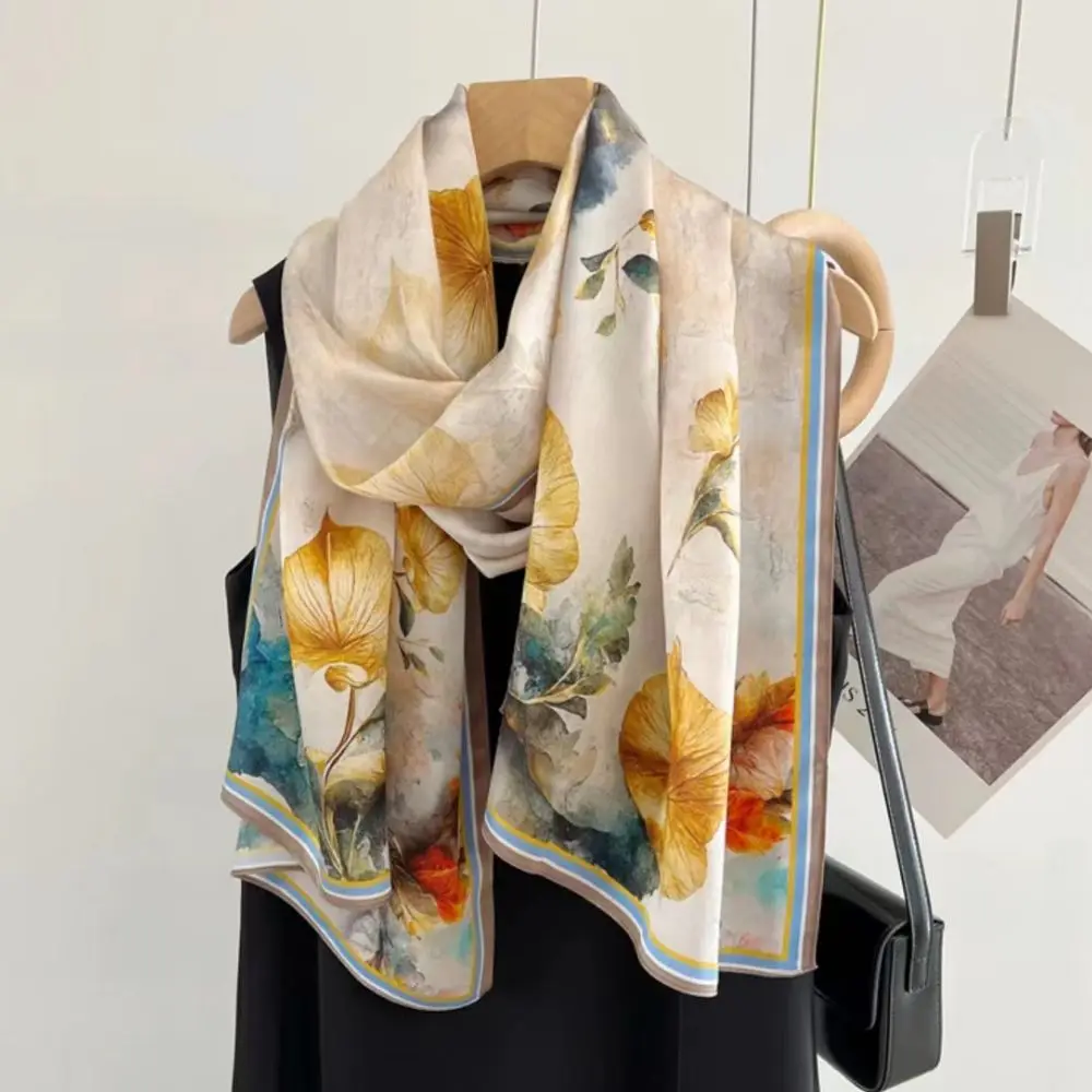 Schal Damen Winter in Creme aus Seide mit Blütenmotiv – Creme