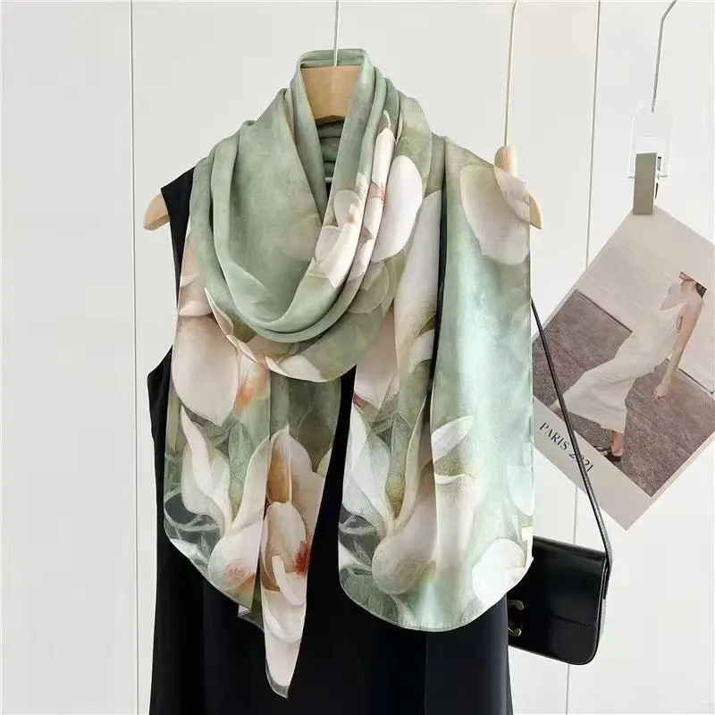 Schal Damen Winter in Creme aus Seide mit Blütenmotiv – Mintgrün