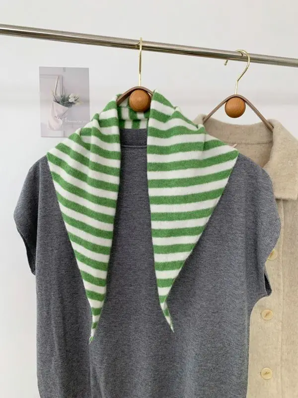 Schal als Dreieckstuch Damen, gestreift und gestrickt – Grün – gestreift