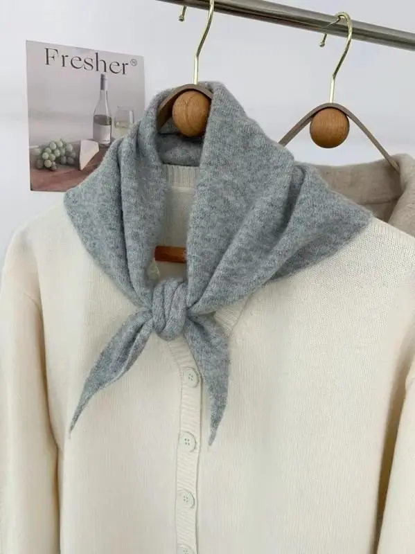 Schal als Dreieckstuch Damen, gestreift und gestrickt – Grau