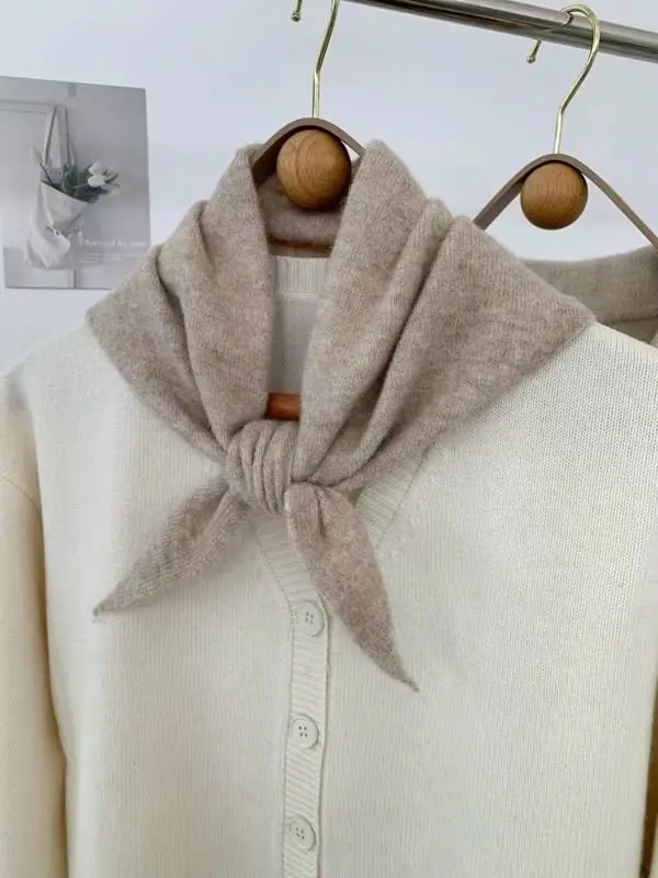 Schal als Dreieckstuch Damen, gestreift und gestrickt – Beige