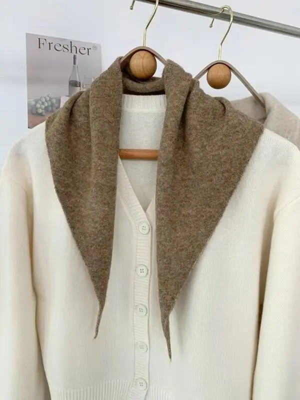Schal als Dreieckstuch Damen, gestreift und gestrickt – Camel