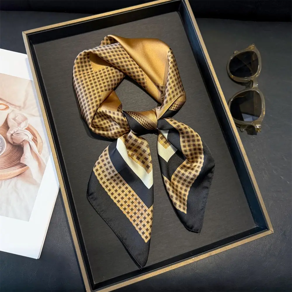 Schal als Halstuch in Satinoptik mit Leopardenmuster und Streifen – Gold