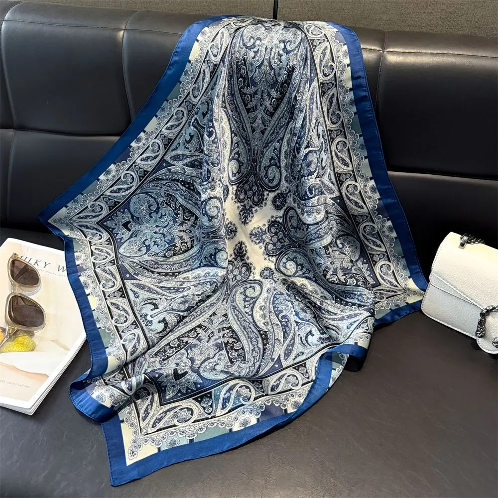 Schal als Halstuch in Satinoptik mit Leopardenmuster und Streifen – Blau – Paisley