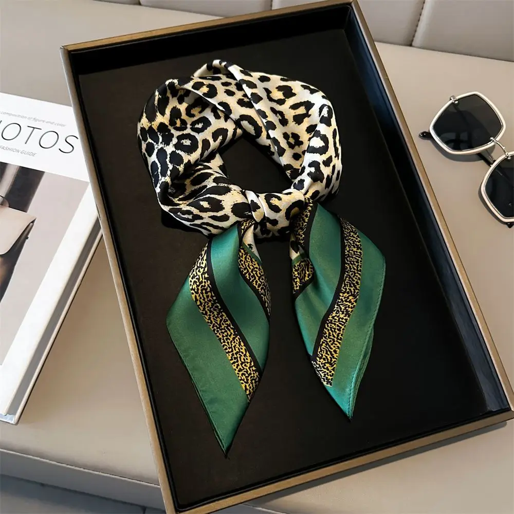 Schal als Halstuch in Satinoptik mit Leopardenmuster und Streifen – Bunt – Leopard