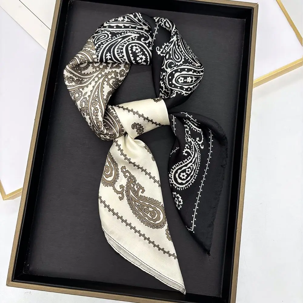 Schal als Halstuch in Satinoptik mit Leopardenmuster und Streifen – Schwarz – Paisley