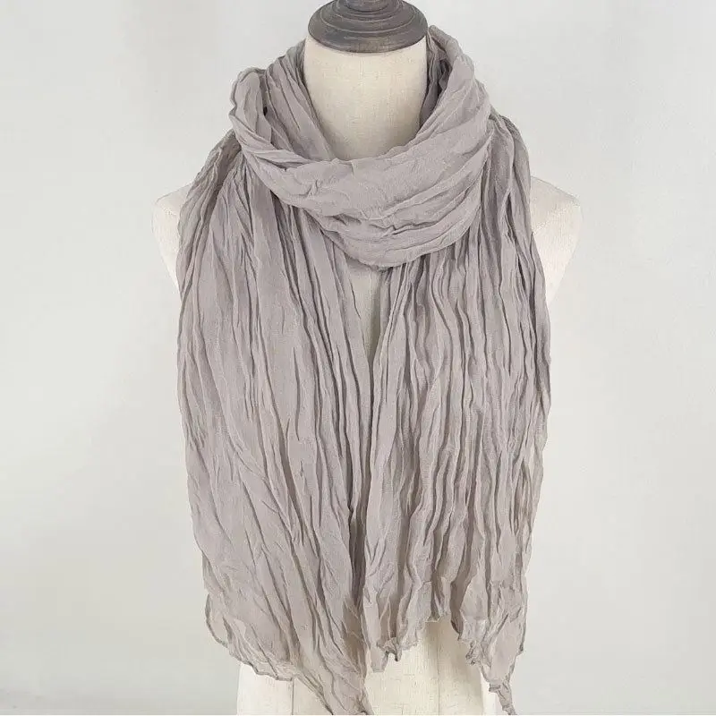 Schal Damen in Crinkle-Optik, unifarben und locker fallend – Beige – Taupe