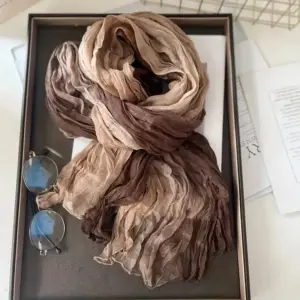 Schal Damen in Blau und Beige mit Farbverlauf und Knitteroptik – Beige