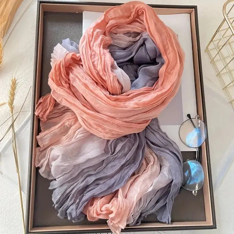 Schal Damen in Blau und Beige mit Farbverlauf und Knitteroptik – Rosa