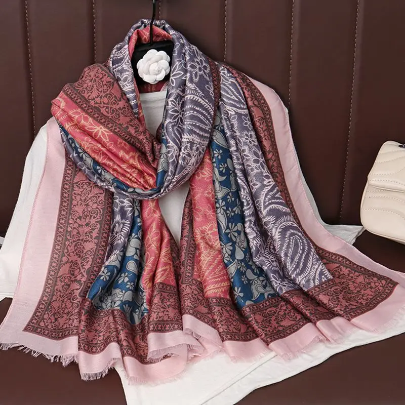 Schal Damen mit Paisleymuster, breiter Bordüre und Fransenkante – Rosa
