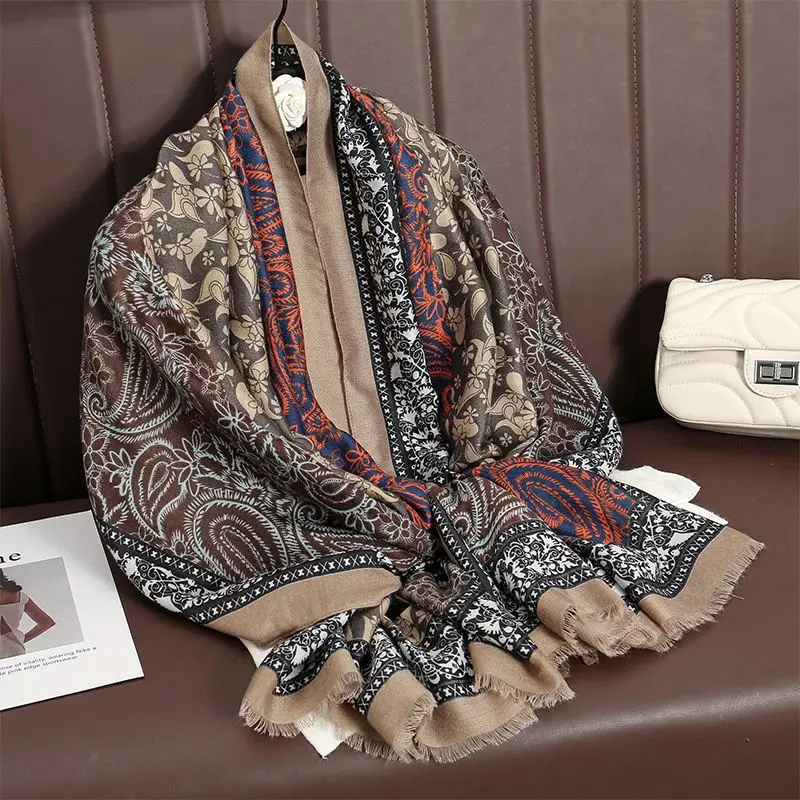Schal Damen mit Paisleymuster, breiter Bordüre und Fransenkante – Braun