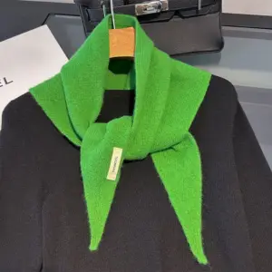 v-12000050729178542 Schal Damen aus Wolle als Dreieckstuch, gestrickt, einfarbig – Grün