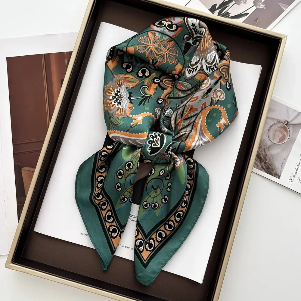 Halstuch Paisley mit Zierrand, quadratisch und glänzend – Grün