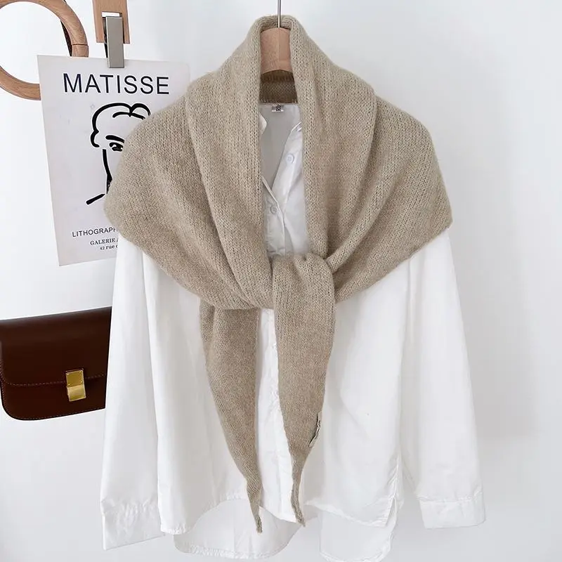 Winter Schal als gestricktes Dreieckstuch zum Knoten – Beige