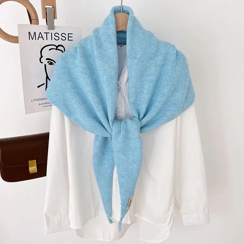Winter Schal als gestricktes Dreieckstuch zum Knoten – Hellblau