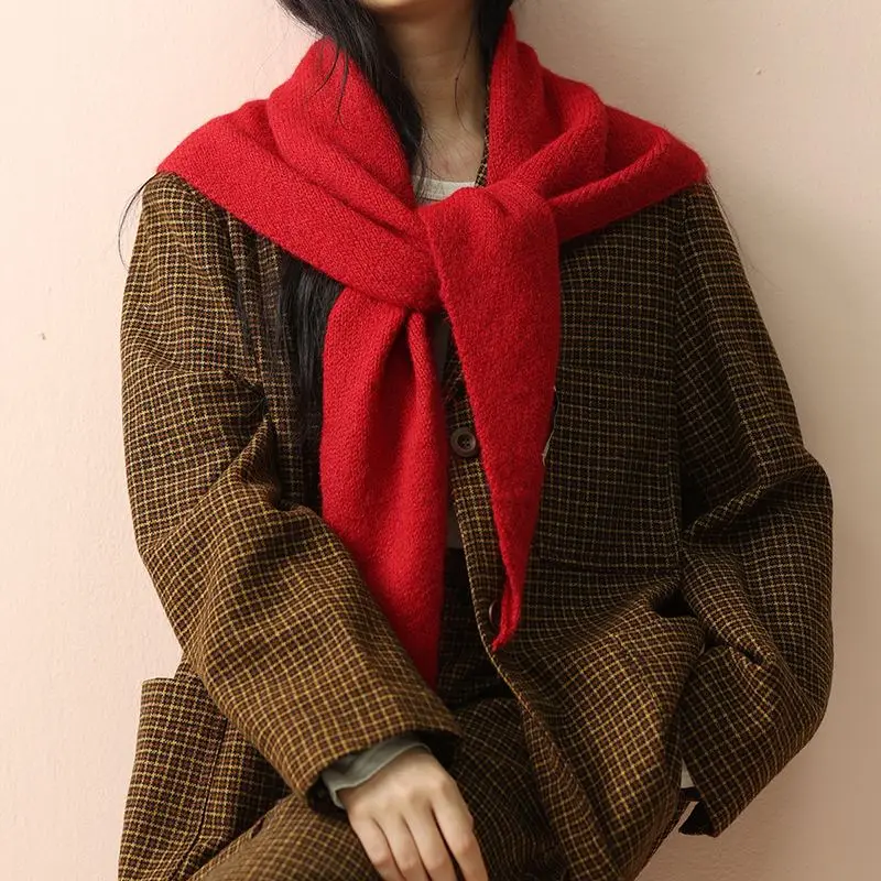 Winter Schal als gestricktes Dreieckstuch zum Knoten – Rot