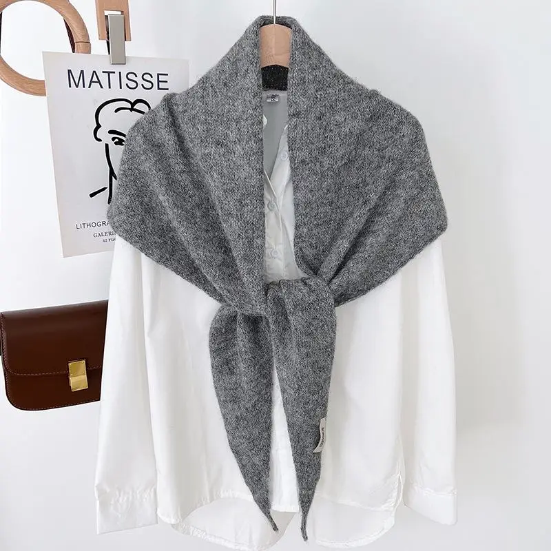 Winter Schal als gestricktes Dreieckstuch zum Knoten – Grau