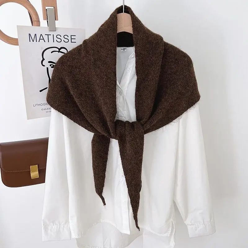 Winter Schal als gestricktes Dreieckstuch zum Knoten – Braun