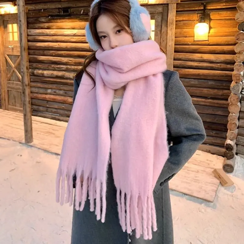 Schal Damen Winter schwarz, flauschig mit langen Fransen – Rosa