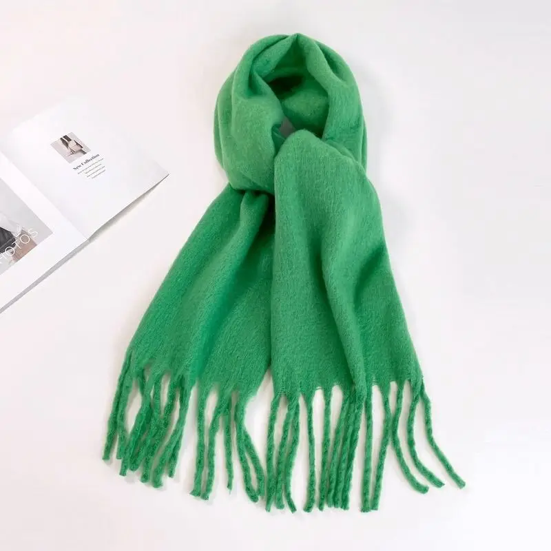 Schal Damen Winter schwarz, flauschig mit langen Fransen – Grün