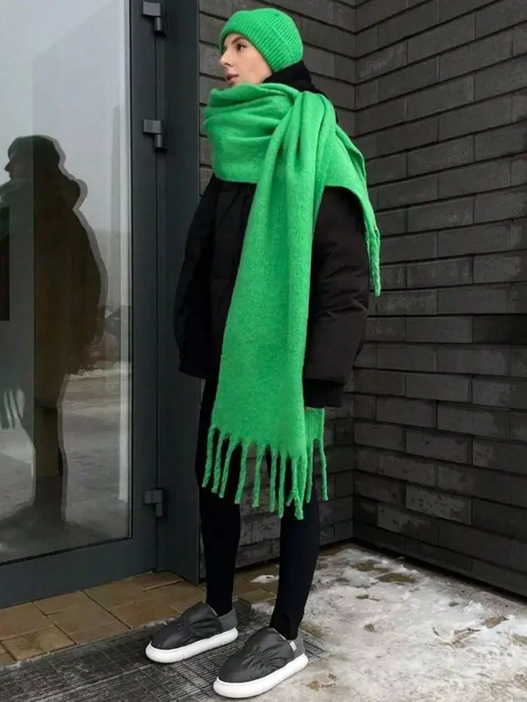 Damen Schal weiß, großer Fransenschal mit flauschiger Optik – Grün