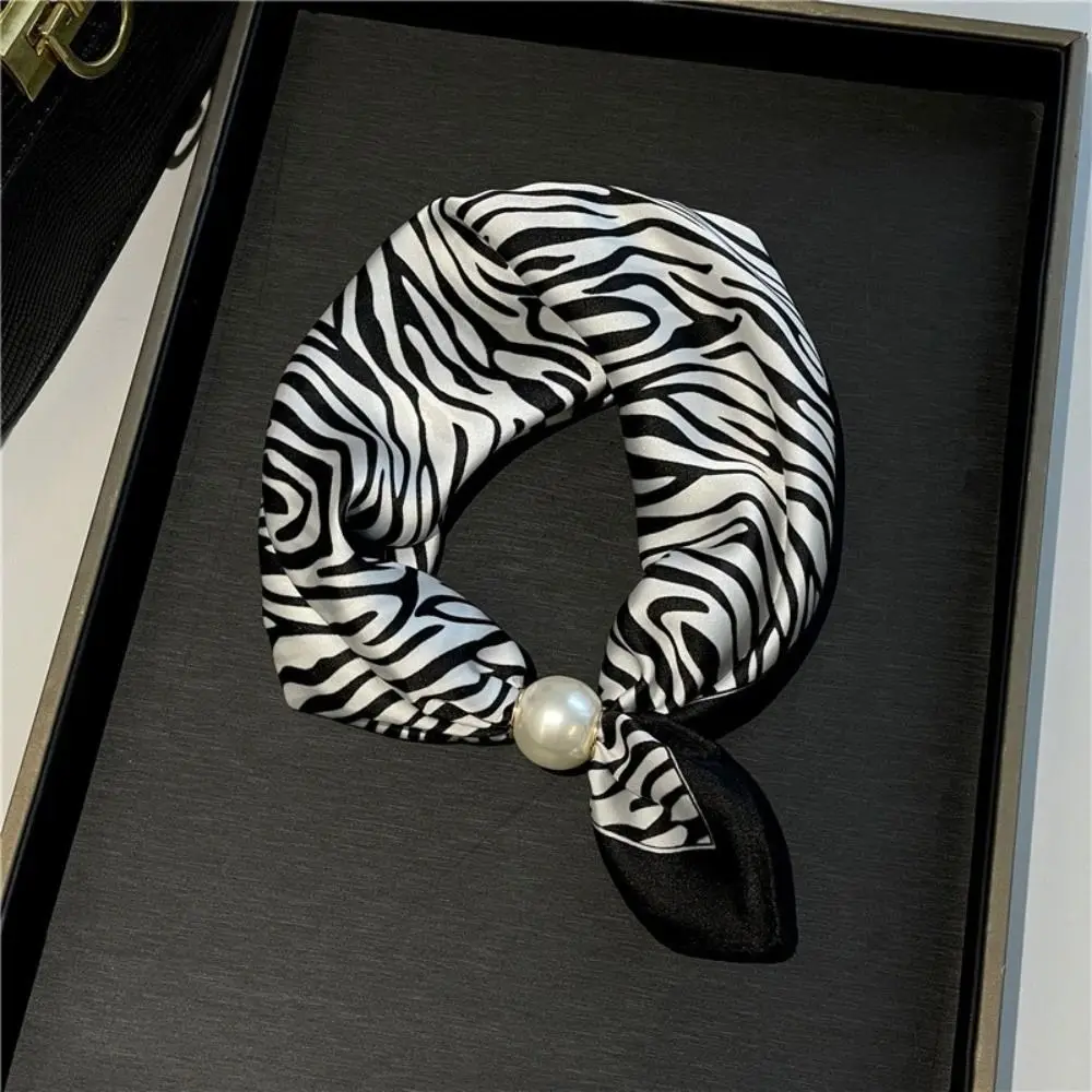 Schal Halstuch mit Zierperle, bedruckt, in Satinoptik – Weiß – Zebra