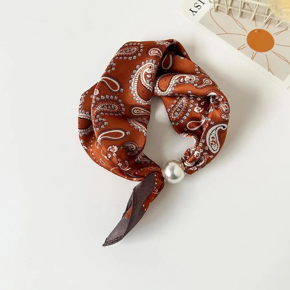 Sommerschal Damen als Tuch mit Perlenschließe – Braun – Paisley