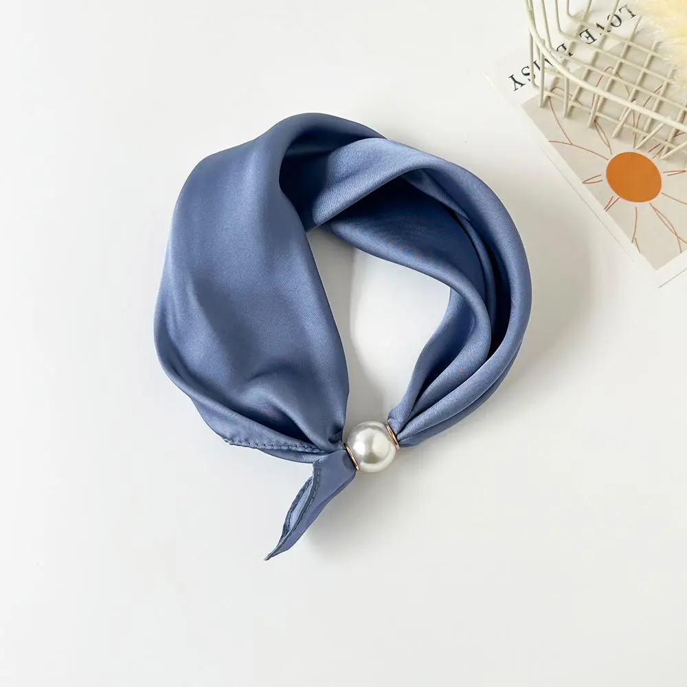 Sommerschal Damen als Tuch mit Perlenschließe – Hellblau