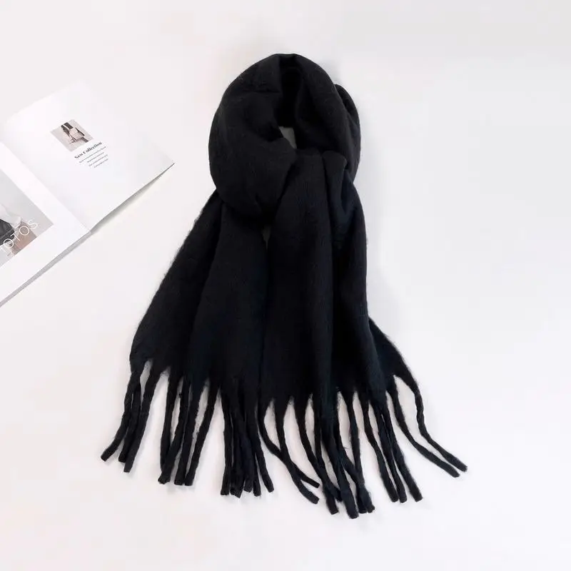 Schal Damen Winter schwarz, flauschig mit langen Fransen – Schwarz